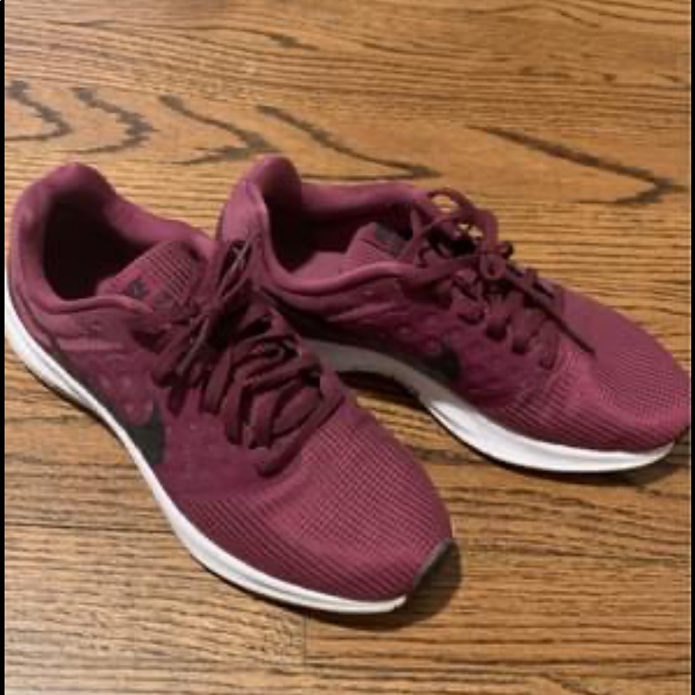 Nike Tennis Shoes